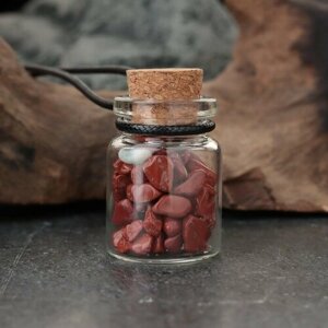 Сувенир-бутылка с натуральными камнями "Красный Нефрит", 3х2см (комплект из 7 шт)