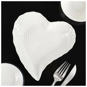 Блюдо для подачи "Сердце", 17х16x2 см, плоское, цвет белый, керамика
