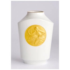 Фарфоровая ваза «Европа» с золотым медальоном, KPM Berlin