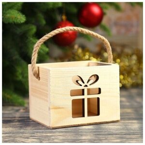 Кашпо деревянное "Новогодний подарок", ручка- шнур, 12,5х10,5х9,5см