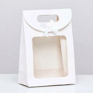 Коробка-пакет, с окном, белый, 20 х 14 х 7 см