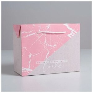 Пакет — коробка Love, 23 х18 х11 см
