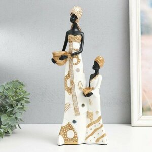 Сувенир полистоун "Африка - Мать и дочь, с глиняной посудой" бело-золотой 15х8,5х36,5 см
