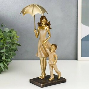 Сувенир полистоун Мама с сыном на прогулке под зонтом бежевый 28х11х8 см