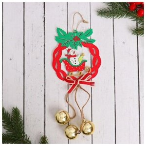 Украшение ёлочное "Рождественский венок с шариками" снеговик в санках 10х23 см