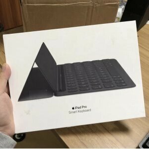 Чехол-клавиатура Apple Smart Keyboard (MPTL2X/A) для iPad Pro 10.5quot; (A1701 / A1709) черный английская раскладка + от компании MetSnab - фото 1