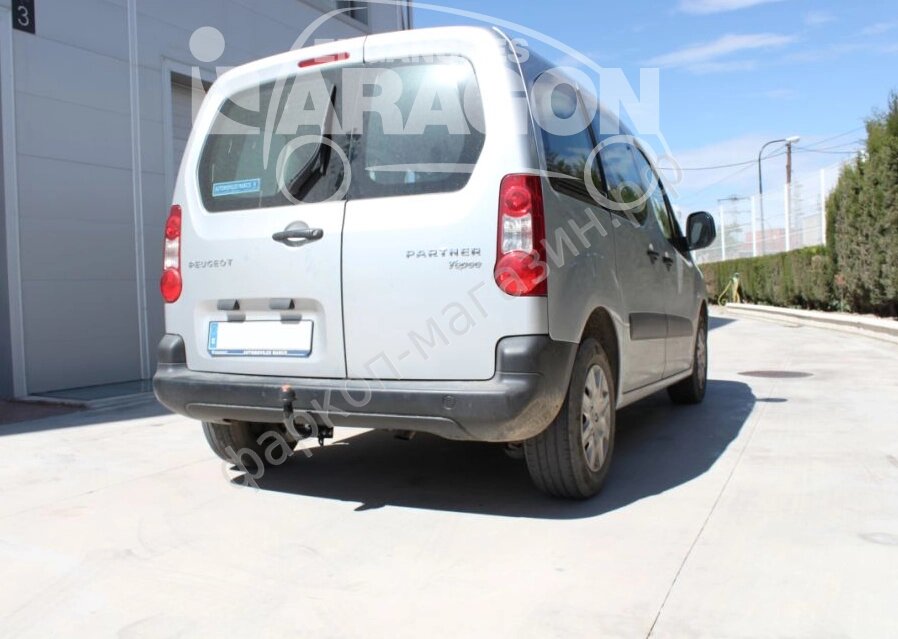 Фаркоп для Peugeot Partner / Citroen Berlingo 2008г. и по н. в. (длинная база) от компании MetSnab - фото 1