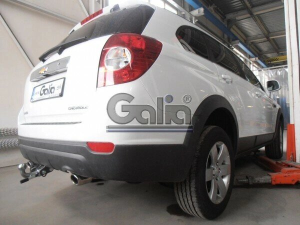 Фаркоп Galia для Chevrolet Captiva 2006-2016 (только с запаской снизу) от компании MetSnab - фото 1