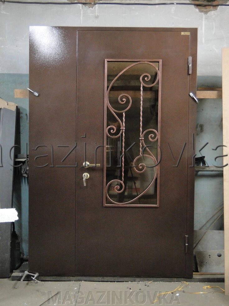Дверь кованая «Эльмира Х» металлическая двустворчатая с ковкой и стеклопакетом от компании MAGAZINKOVKA - фото 1