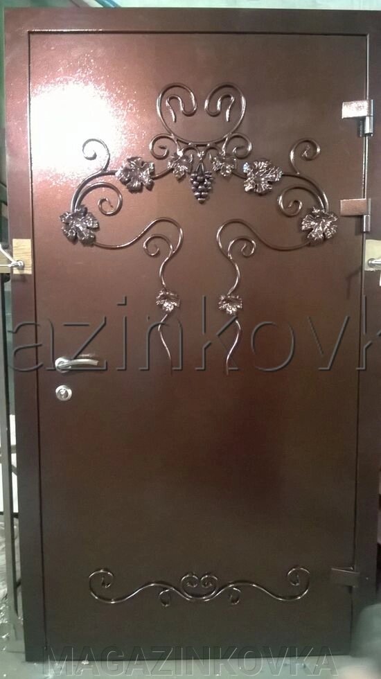 Дверь кованая металлическая с ковкой от компании MAGAZINKOVKA - фото 1