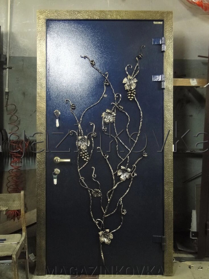 Дверь кованая «Зара Х» металлическая с ковкой от компании MAGAZINKOVKA - фото 1