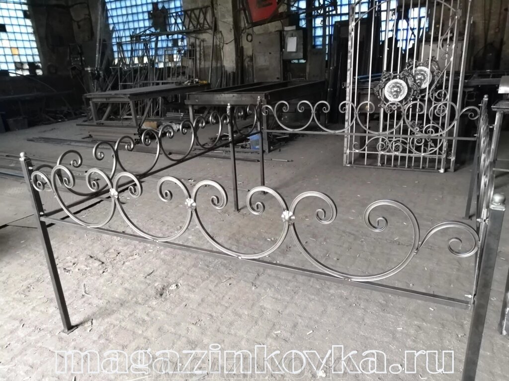 Ритуальная оградка кованая металлическая «Волна 15Х» - доставка