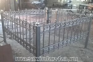 Ритуальная оградка кованая металлическая «Римская Х» в Москве от компании MAGAZINKOVKA