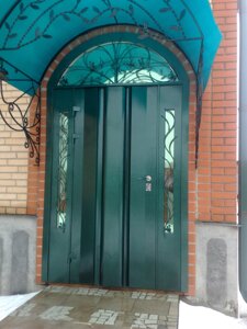 Дверь кованая «Зара Х» металлическая арочная с ковкой и стеклопакетом