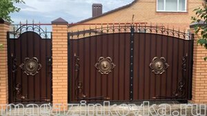 Ворота кованые «Дворянские Х» металлические арочные с профлистом в Москве от компании MAGAZINKOVKA