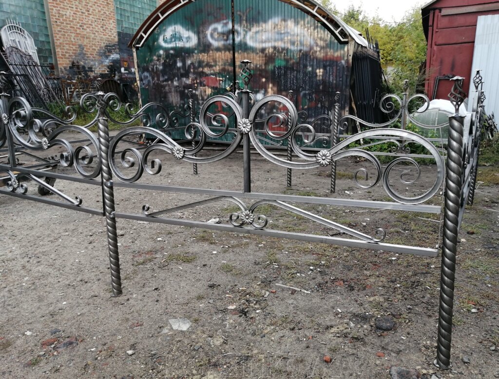 Ритуальная оградка кованая металлическая "Отрада 25Х" от компании MAGAZINKOVKA - фото 1