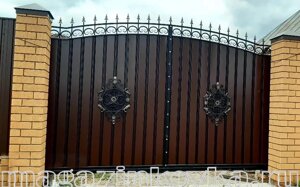 Ворота кованые «Династия Х» металлические арочные с профлистом