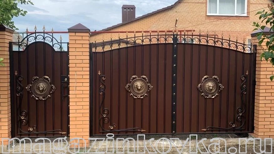 Ворота кованые «Дворянские Х» металлические арочные с профлистом от компании MAGAZINKOVKA - фото 1