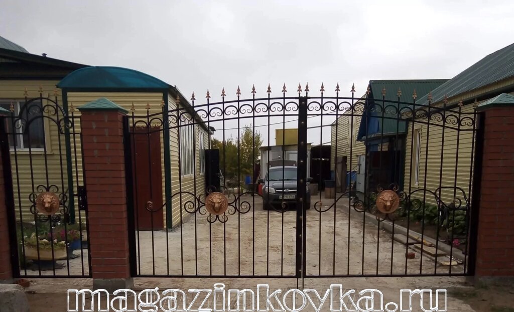 Ворота кованые «Лев Х» металлические арочные от компании MAGAZINKOVKA - фото 1