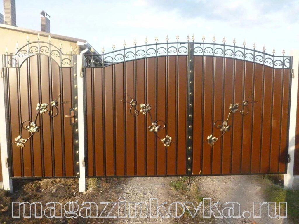 Ворота кованые «Лоза Х» металлические арочные с профлистом от компании MAGAZINKOVKA - фото 1