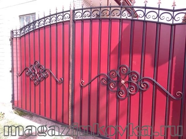 Ворота кованые «Прага-Лайт Х» металлические арочные с профлистом от компании MAGAZINKOVKA - фото 1
