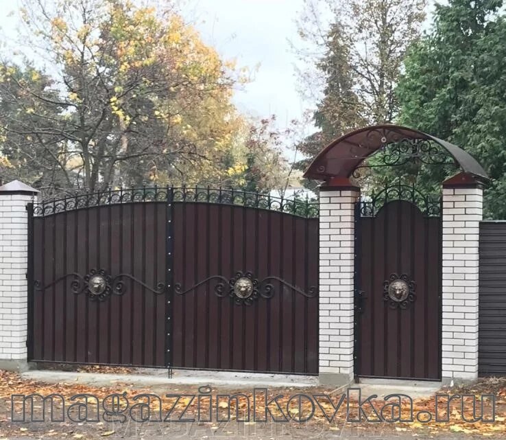 Ворота кованые «Ростов Х» металлические арочные с профлистом от компании MAGAZINKOVKA - фото 1