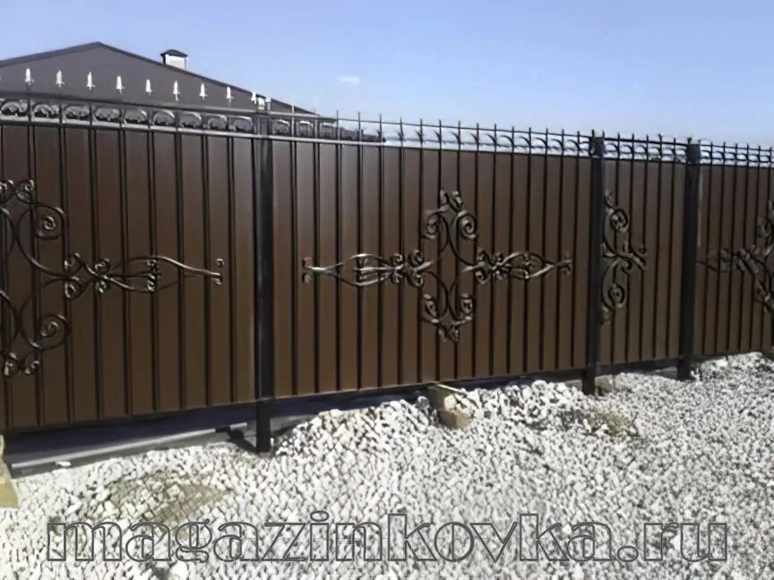 Забор кованый металлический «Лаура X» с профлистом от компании MAGAZINKOVKA - фото 1