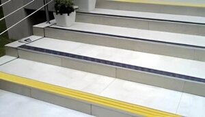 Накладка на ступени противоскользящая 80 мм