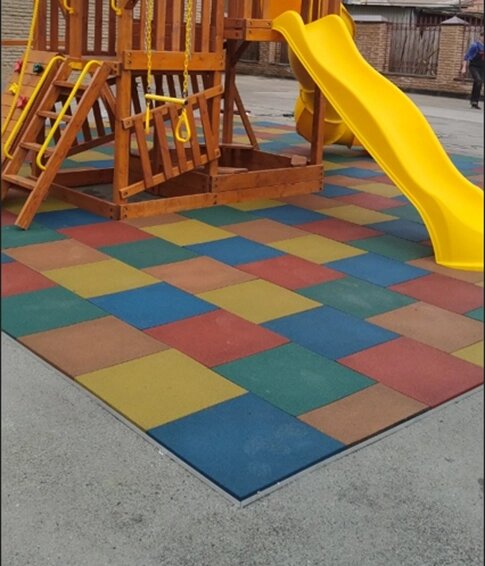 Покрытие для площадок резиновая плитка от компании ООО "АКТИВ ИНТЕГРО" г. РОСТОВ-НА-ДОНУ - фото 1