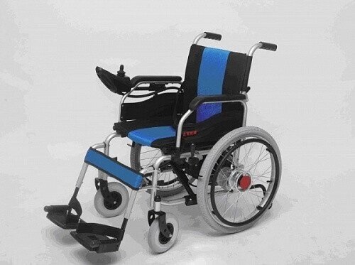 Кресло-коляска PR1036B с электроприводом (сине-черная) от компании Арсенал ОПТ - фото 1