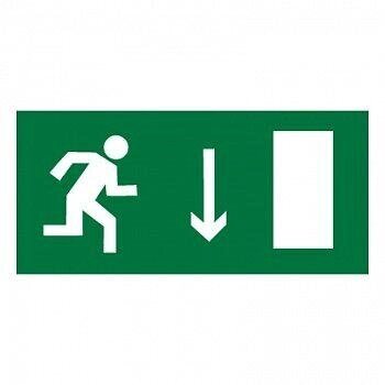 Знак Эксклюзив E09 Указатель двери эвакуационного выхода (правосторонний) (размер300х150) от компании Арсенал ОПТ - фото 1