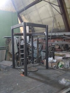 Площадка для лестница на металлокаркасе на двух косоурах