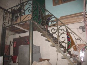 Лестница на металлокаркасе на двух косоурах