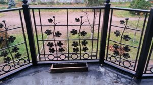 Балкон кованый виноград
